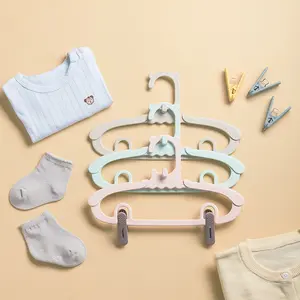 Multi functional children's clothes hanger, baby baby stacking, expandable clothes hanger with pants clip, small clothes hanger, and clothes support
