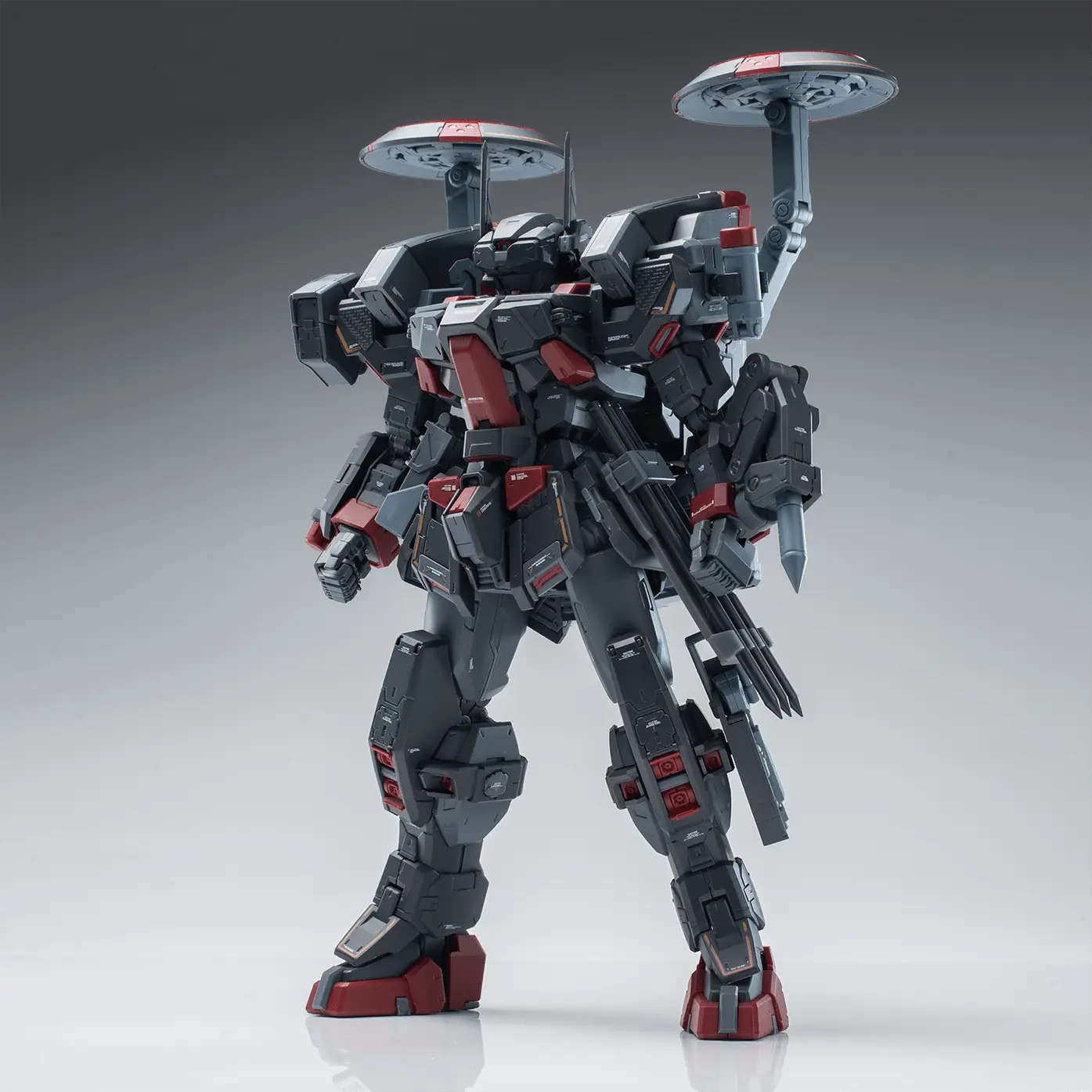 Cold Steel 1/100 RX-80BR Famine Model Kit