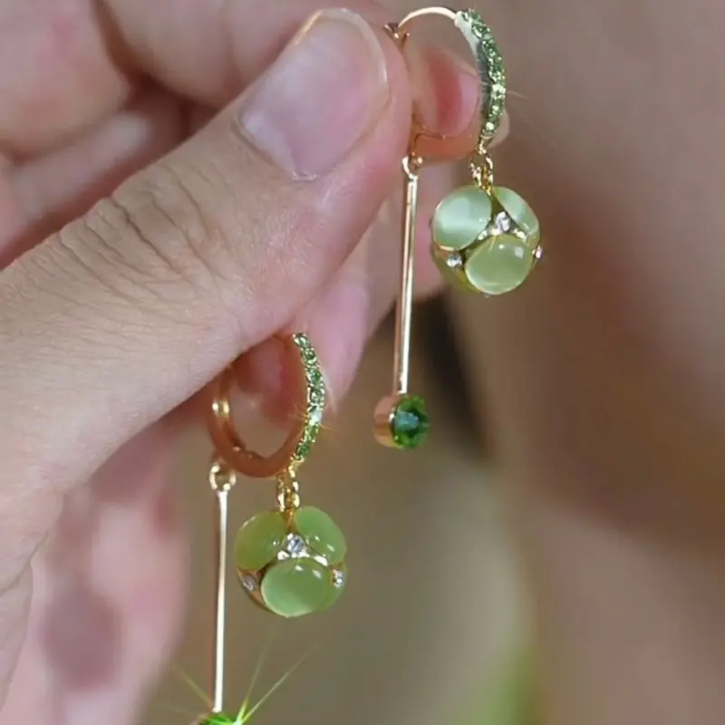 Shiny Fresh style green zircon cat's eye stone round ball earrings, DDES0280 niche minimalist high-end fashion earrings 14K Gold-Plated