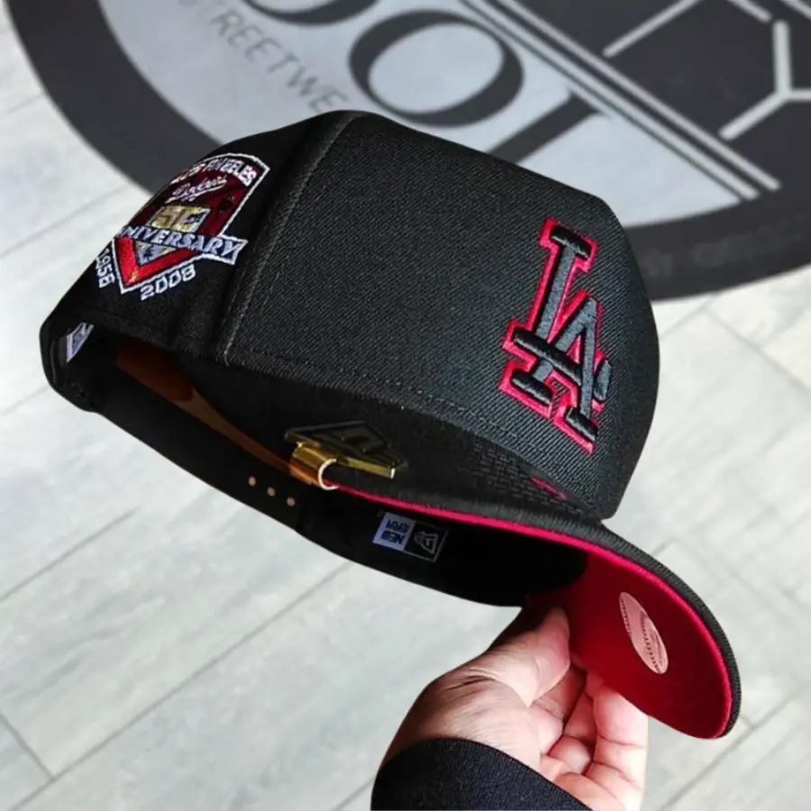 Black New Era Los Angeles Dodgers Adjustable Baseball Hat Featuring Raised Red Embroidered LA Logo, Anniversary Patch, Curved Bill Streetwear Cap, Gorra Ajustable Unisex, Estilo Callejero México, Casual Fashion Gift