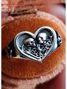 Retro Silvery Heart Ring for Women Unique The Lovers Skeleton Final Embrace Ring Punk Gothic Engagement Ring Halloween Couples Jewelry Valentine's Day Christmas Gifts Punk Style Ring