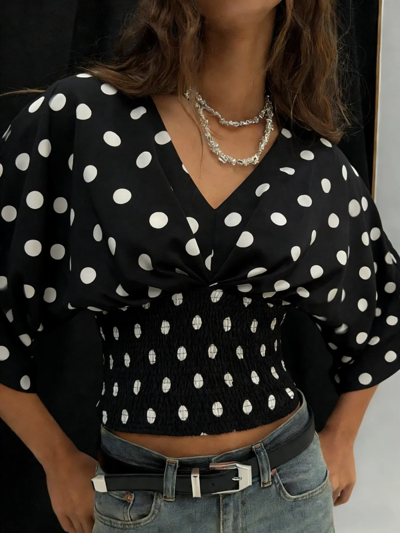 Women's Polka Dot Short Sleeve T-Shirt with V Neck and Three Quarter Length Sleeves, Casual Fitted Top for Spring and Summer