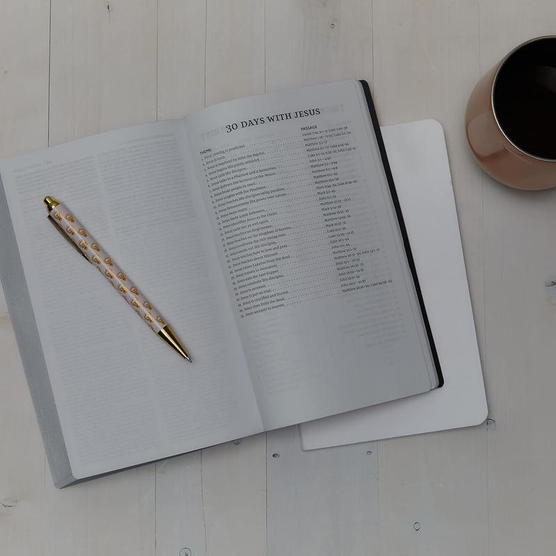 NKJV, Holy Bible, Soft Touch Edition, Leathersoft, Pink, Comfort Print: Holy Bible, New King James Version Imitation Leather