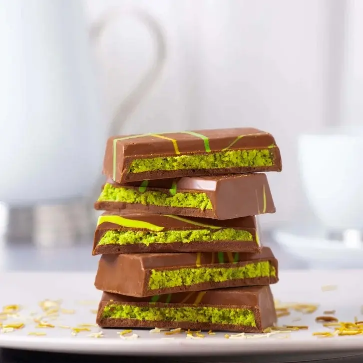 Fiorella Dubai Chocolate Bars 200g - Gourmet Pistachio Filled Milk Chocolate with Kadayif Pastry for Decadent Treats