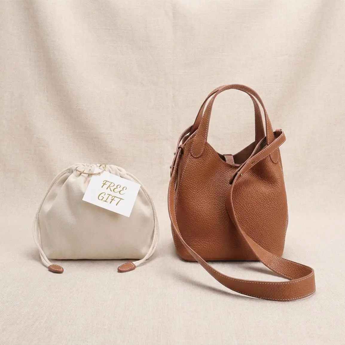 TUSCAN'S New Genuine Leather Bucket Tote Bag – Large Capacity Women’s Handbag with Bonus Pouch – Casual Picnic Basket Style Shopper for Everyday Use Durable Tote Bag Daily Commute Bag