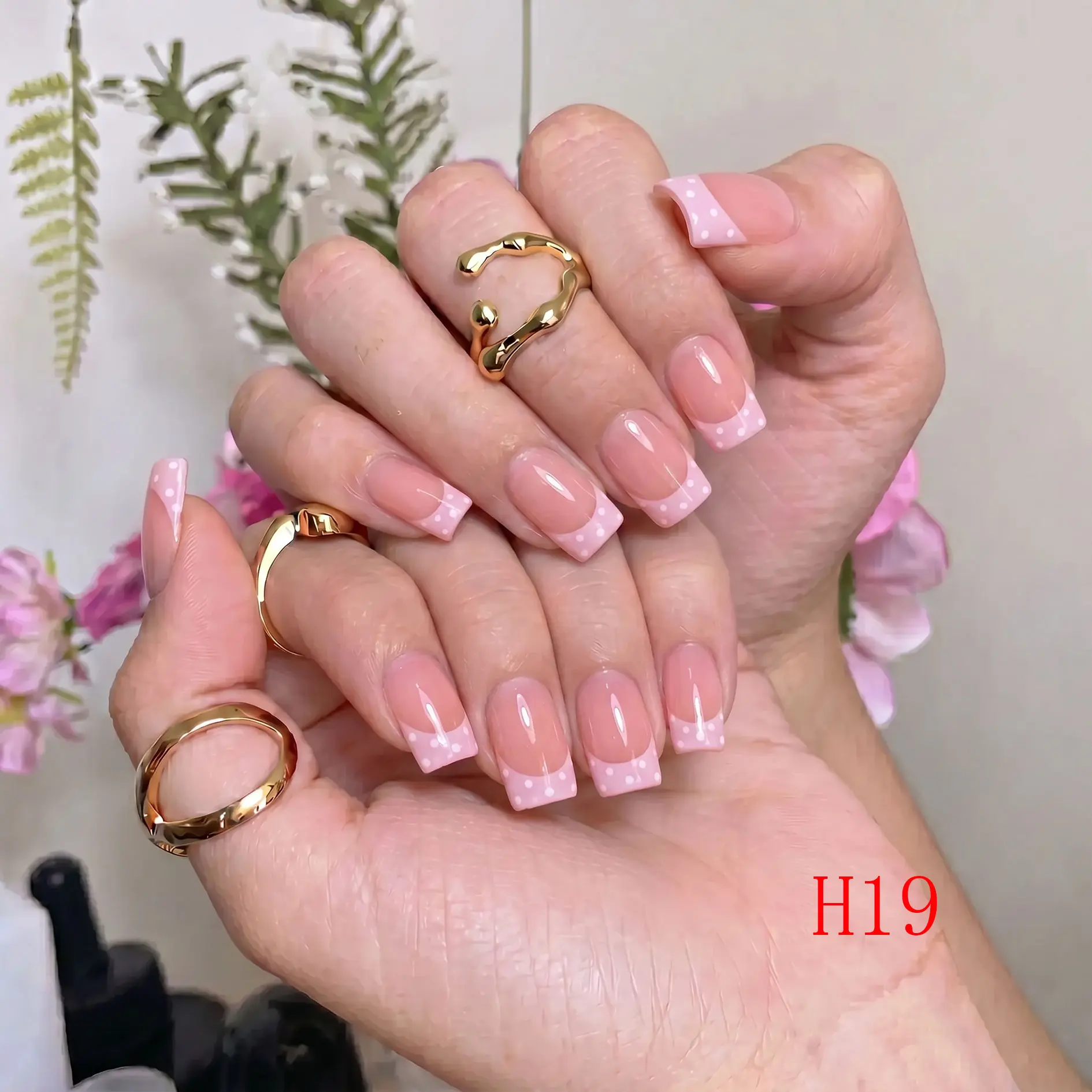 NailBeeBee H19 Press-On Nails, Reusable Handmade Short Square Pink French Tips, Easy DIY Acrylic False Nails Beauty Products for Casual, Going Out & Office Wear, Handmade Acrylic Nails, Box Packaging