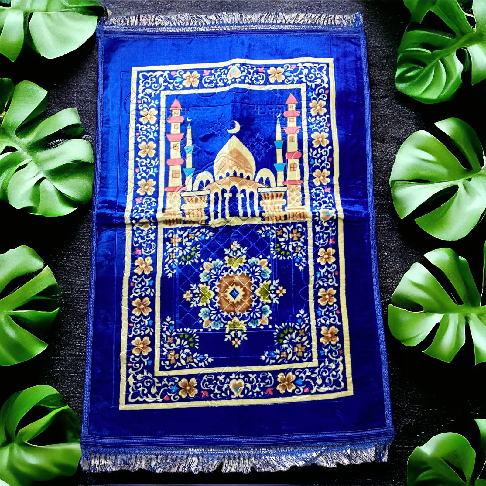 Traditional Design for Islamic Worship Soft and Comfortable Prayer Mat Muslim Rug