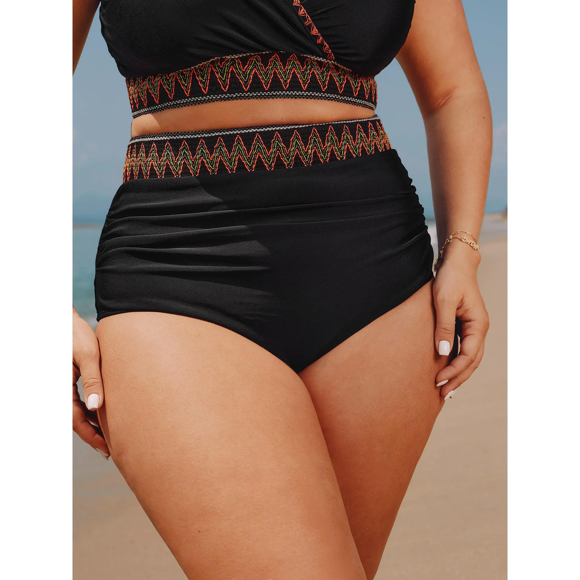 BLOOMCHIC Plus Size Color Contrast Waistband Skinny-Fit Bikini Bottoms [M-6X] -   Fashion Beachwear,Patterned Swimsuit,Textured Bikinis,Sports & Outdoor Tankinis ,Summerfinds