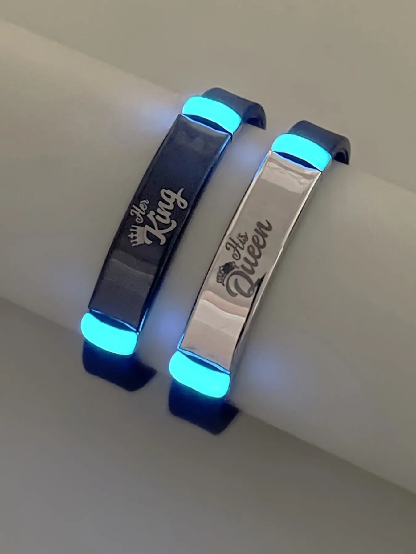 2 Piece Letter Crown Her King & His Queen Glowing Couple Bracelets, Fashionable Couple Bracelet, Casual Silicone Jewelry for All Seasons, Best Valentine's Gift, Couples Bracelets, Bracelet Set