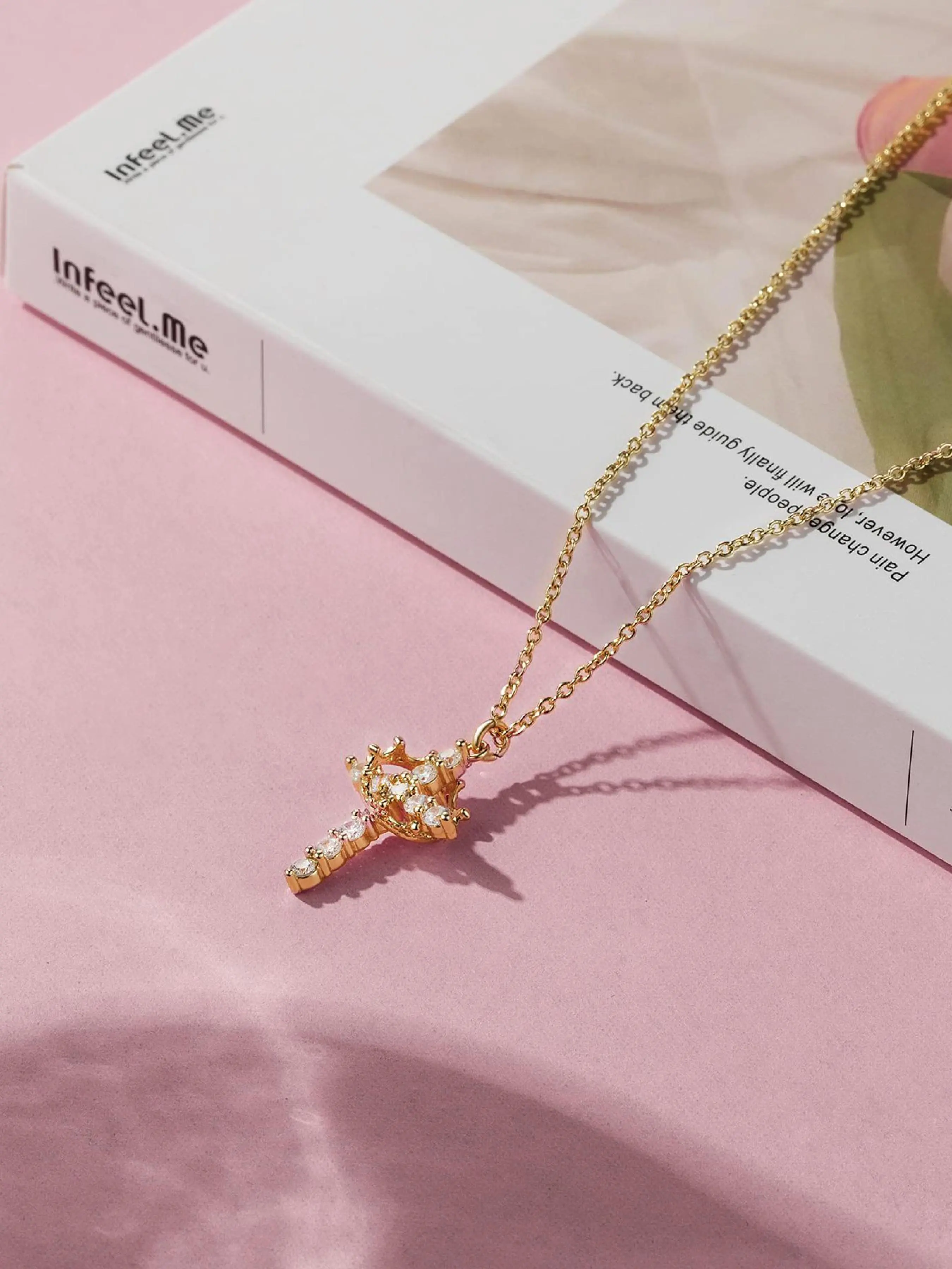 Rhinestone Decor Crown & Cross Pendant Necklace for Women & Girls, Cross Chain Design, Fashion Jewelry for Party, Daily Clothing Decor, Trendy All-match & Exquisite Jewelry for Birthday Gift, Elegant Rhinestone Necklace