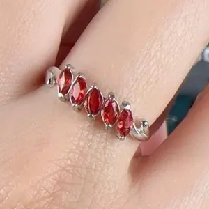 <PingEast jewelry >LANBS202--925 sterling silver band ring set with 5 marquise-cut natural eye-clean red Ceylon sapphires