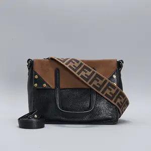Pre-owned FENDI cowhide tophandle bags Flip Shoulder Bag BGP203402
