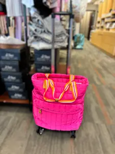 Tote bag with wheels, removable and collapsable wheels