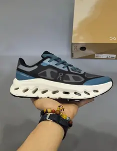 Trendy Sport Shoes with Bold Color Accents & Ergonomic Fit, Suitable for Urban Exploration & Weekend Adventures