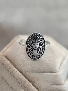An Antique-inspired Creative Medusa Oval Ring, Suitable for Parties, Music Festivals, Vacations and Daily Wear. A Jewelry Gift for Anniversaries, Holidays, Mother's Day. A Fashionable and Unique Ladies' Ring.