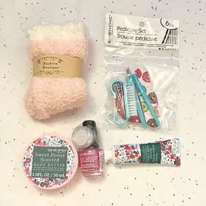 Christmas Holiday Manicure Pedicure Kit