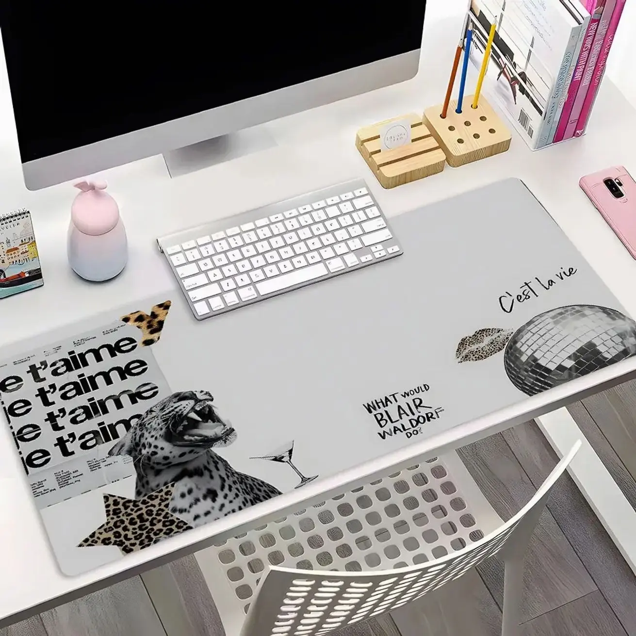 Leopard Print Mouse Pad with French Script - Retro Chic Desk Mat, Non-Slip Large Gaming Mousepad, Unique Office Computer Keyboard Pad for Aesthetic Desktop Setup, Desktop Accessory, Desk Accessories (31.5"x11.8"