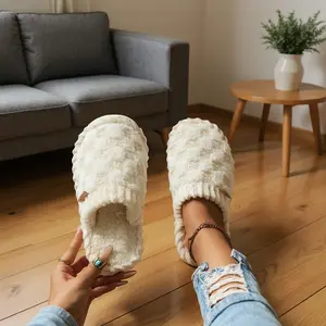 Checkered Plush Slippers for Men & Women – Warm Fuzzy Memory Foam Indoor/Outdoor House Shoes, Non-Slip Cozy Winter Bedroom Slippers