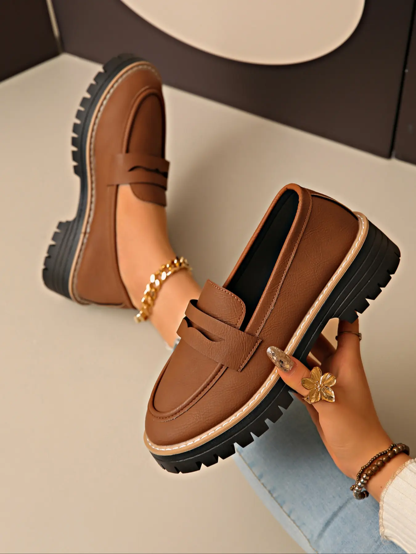 Women's Flatform Low Top Loafers, Thick Soled Loafers, Comfortable Walking Shoes, Wide Fit Round Toe Slip-On Casual Flats, PU Leather Upper Rubber Sole, Modern Style All Season Footwear