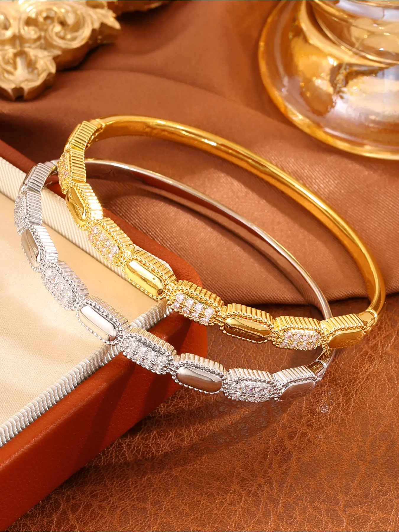 1 French luxury oval full diamond copper bracelet, showcasing elegant style, a daily fashionable item, perfect for gifting and party wear, Rhinestone Bracelet
