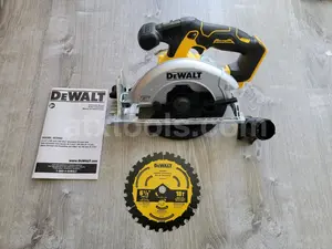 NEW Dewalt 6-1/2" Brushless Circular Saw DCS565 (Tool, Blade, Dust Collector, Rafter Hook)