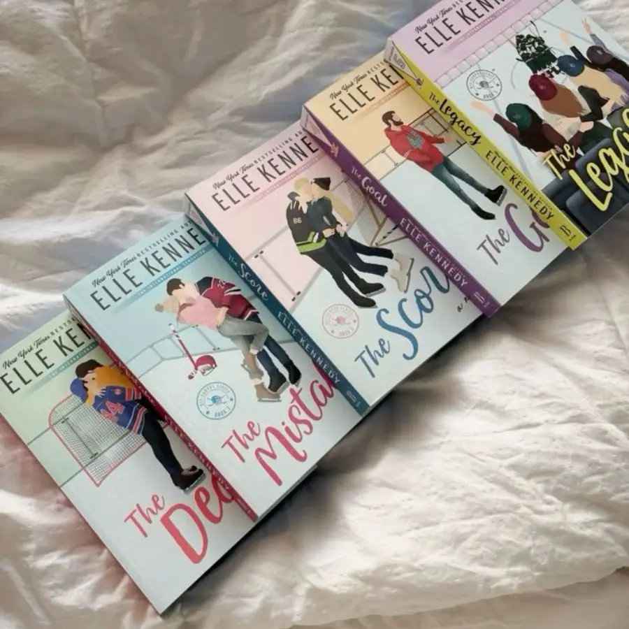 New Off-Campus Series 5 Books by Elle Kennedy, College Romance, Hockey-Themed New Adult Love Stories, Popular Women’s Contemporary Fiction Set