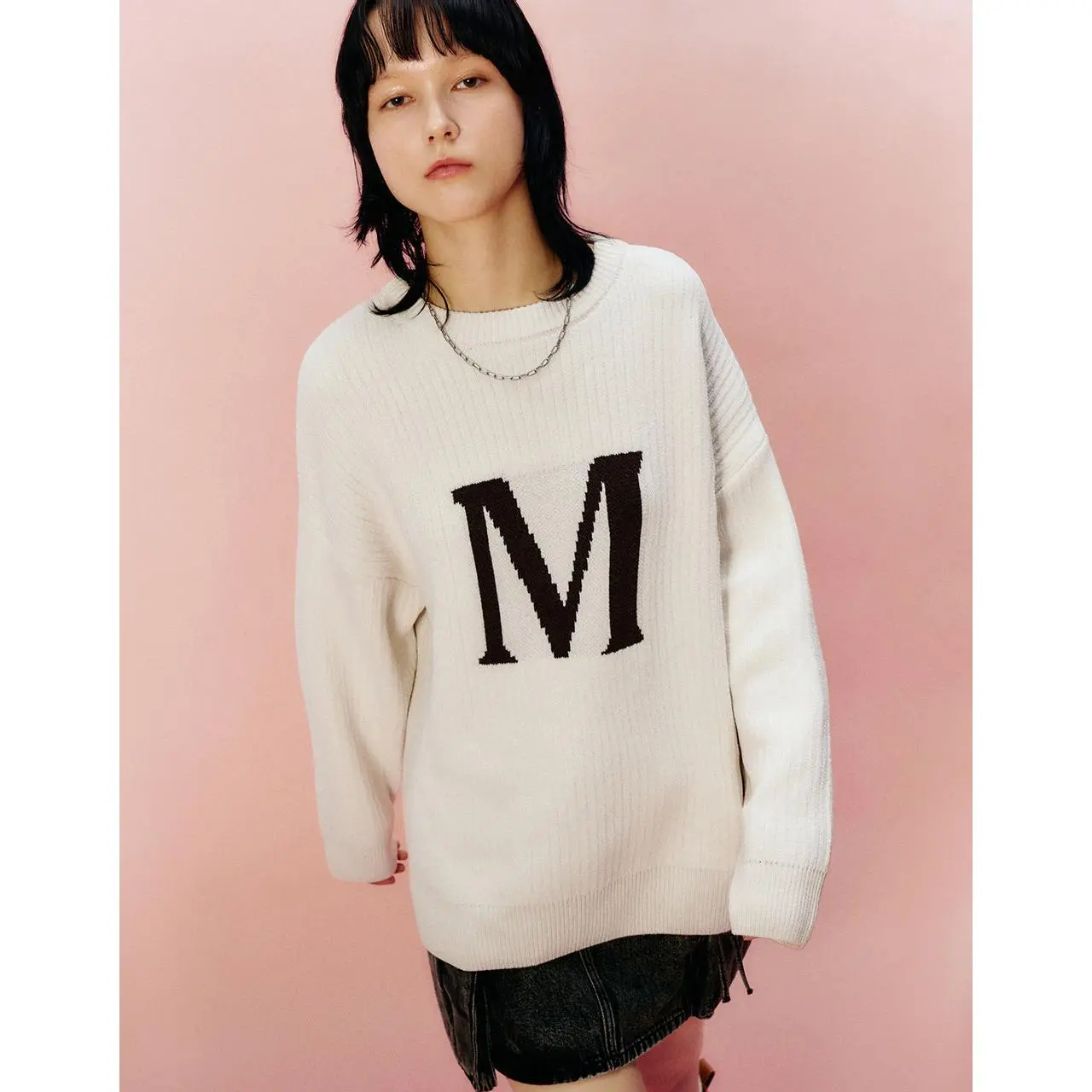 URBAN REVIVO Women's "2026" Letter Print Loose Fit Sweater, Casual Long Sleeve Round Neck Thick Knit with Stretch Fabric, Sweater Knitwear