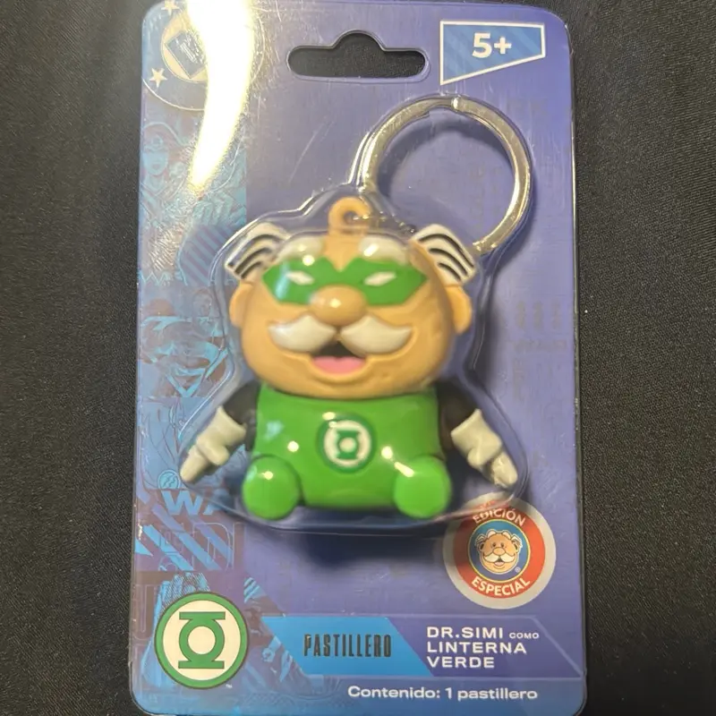 Dr. Simi Linterna Verde Pill Bottle Original Keychain for Kids Ages 5+ Featuring Fun Green Lantern Design