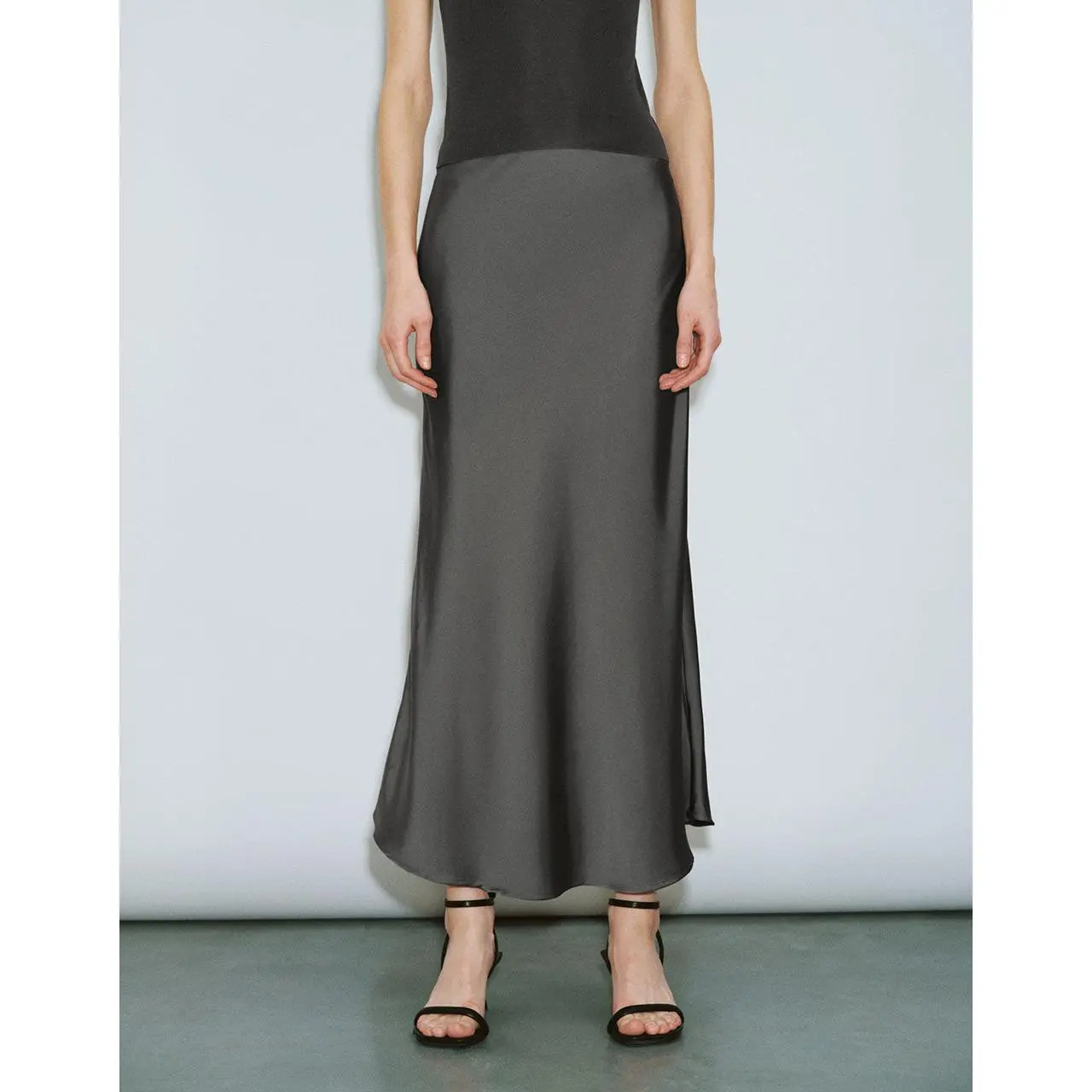 URBAN REVIVO Women's Plain Fitted Midi Skirt with a Flattering Hip Fishtail Silhouette in Stretch Fabric, Xl