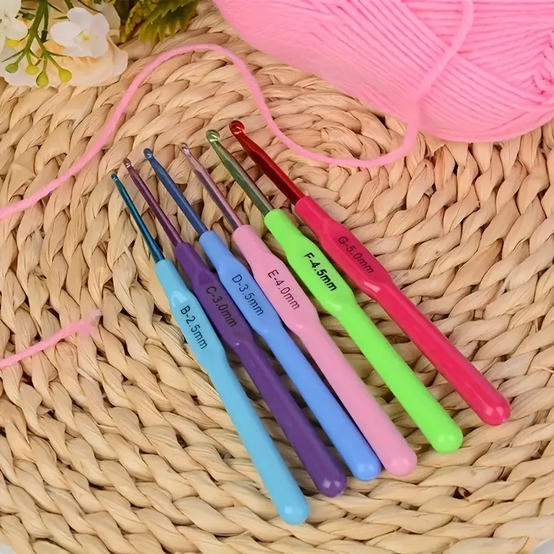 6-Pack Colorful Plastic Handle Cute Crochet Hooks 2.5mm-5.0mm, Knitting Yarn Doll Hooks, Hats Scarves (random Colors), Craft Tools, Knitting Supplies