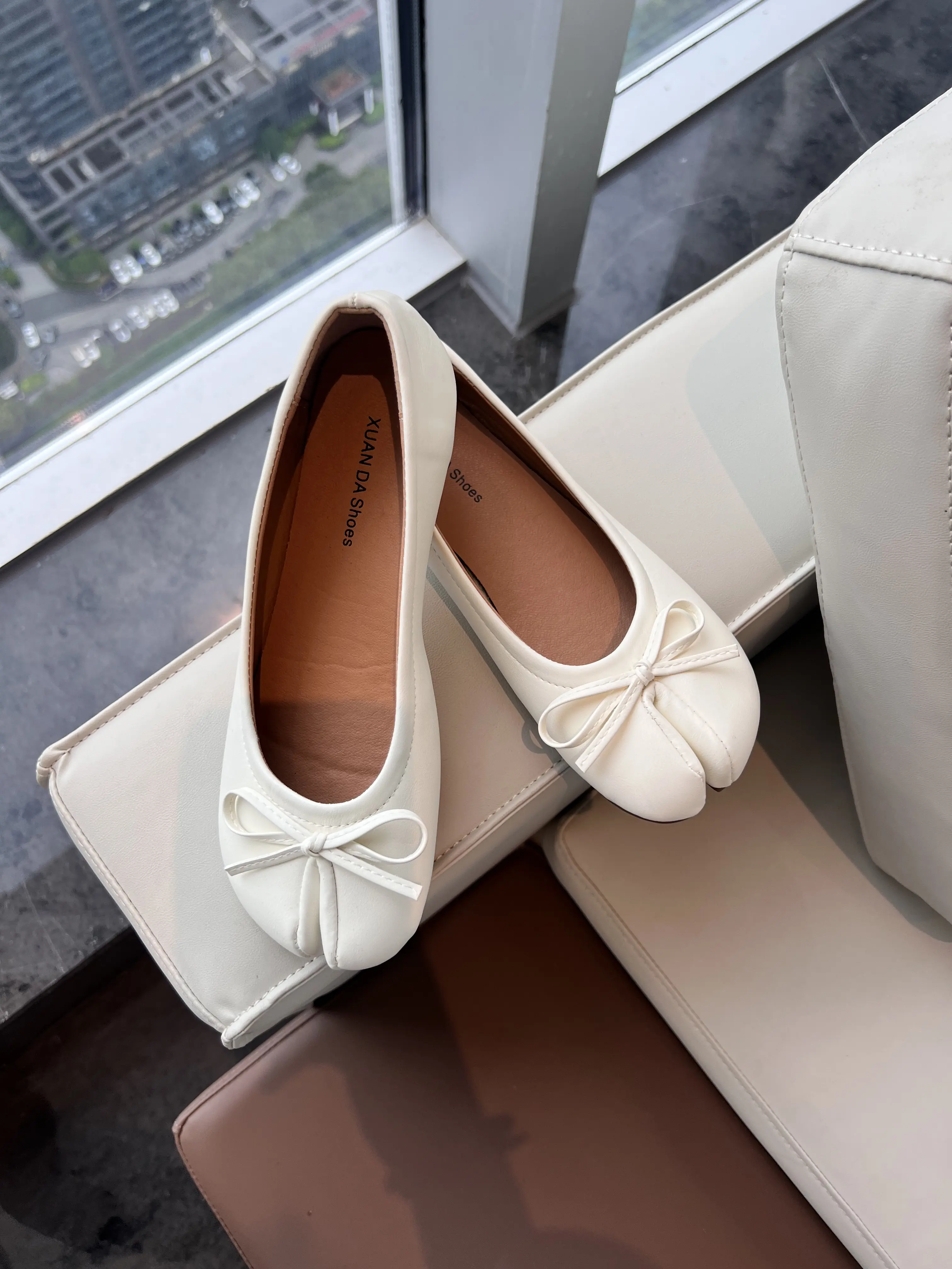 Women's Stylish Boutique Designer-Inspired Flats - Geometric Front Silhouette, Silver Metallic Texture, Sweet Bow, Daily Versatile Shoes, Footwear