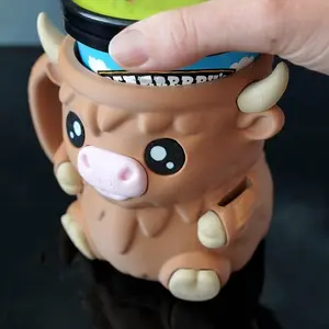 Highland Cow Ice Pint Holder, 3D Printed Ice Cream Pint Holder with Stainless Steel Spoon and Drawer, Leak-proof Popsicle Cup, Reusable Popsicle Container, Cute Ice Cream Pint, 16oz Ice Cream Container, Ice Dessert Containers