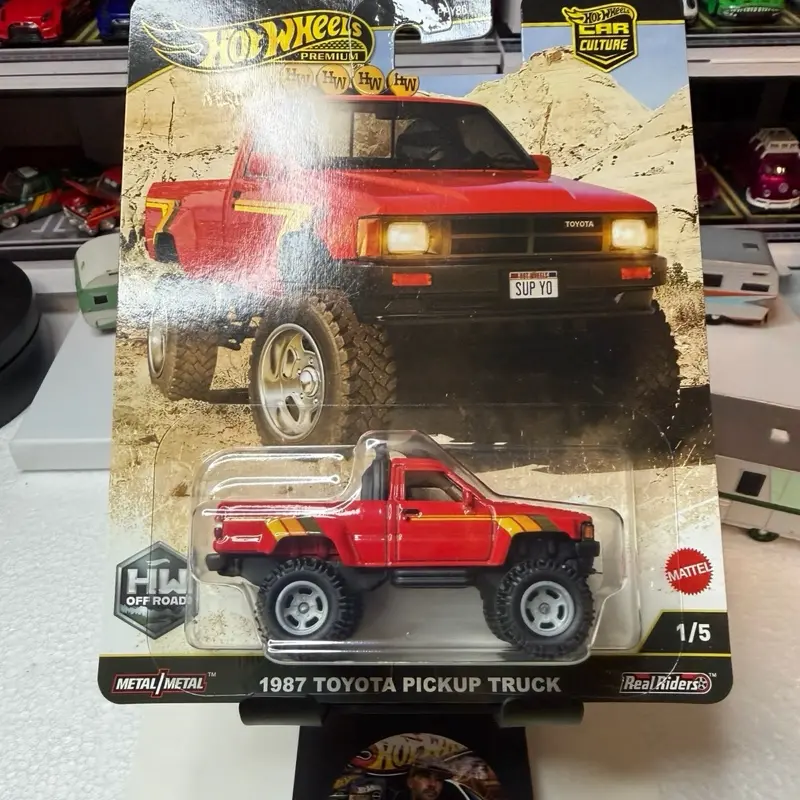 Hot Wheels Premium Car Culture 1987 Toyota Pickup Truck, Collectible Model Vehicle for Car Collectors