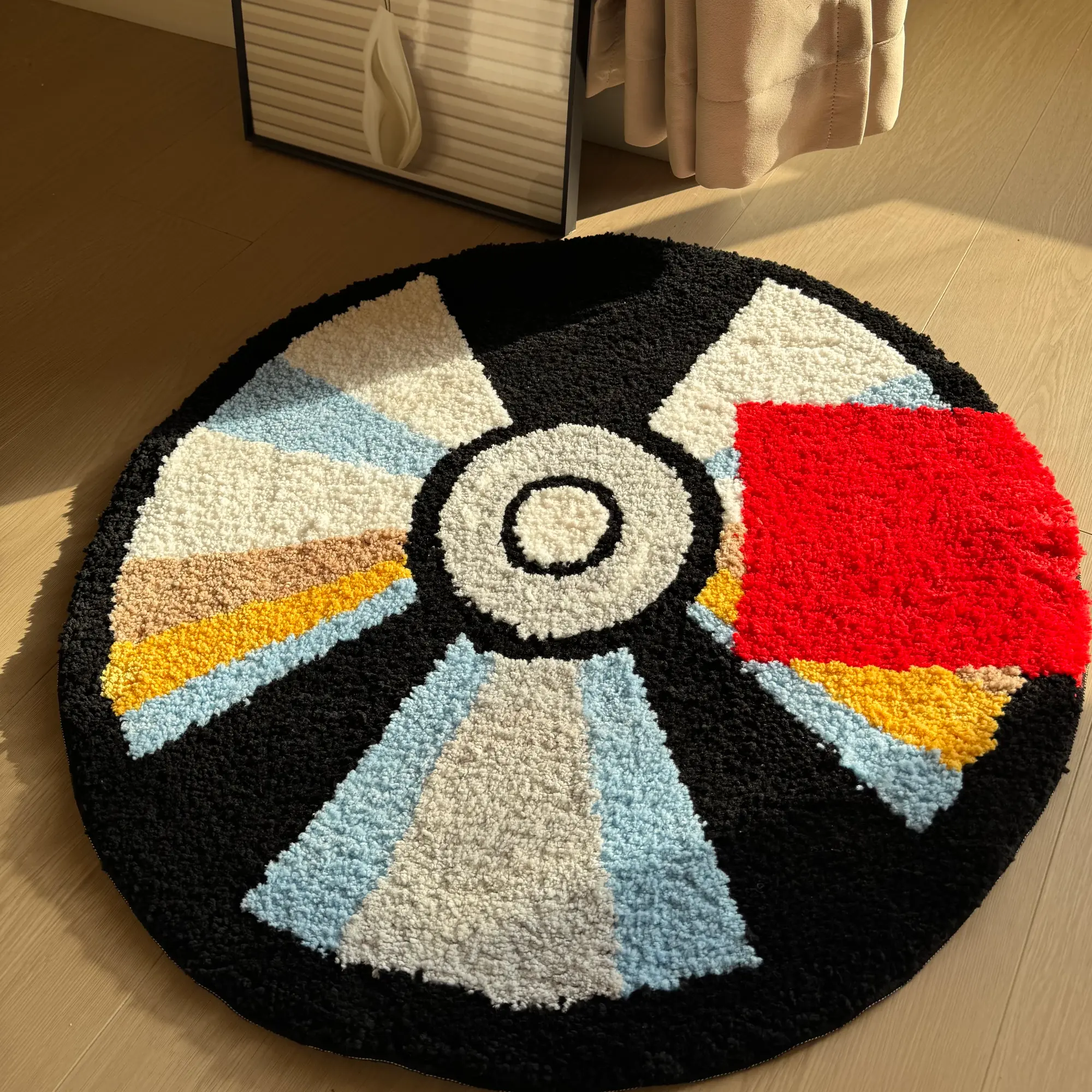 HYPEECE Retro CD Graphic Rug – 28" Cool Y2K Hypebeast Rug for Bedroom & Bathroom, Soft Absorbent Non-Slip Machine Washable Round Area Rug for Kids & Teens, Hypebeast Room Decor (28"x28")