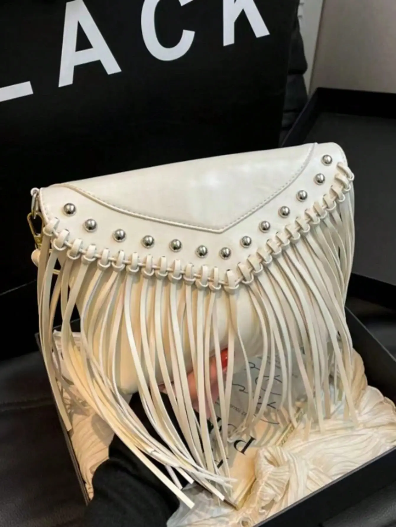 Fashion Vintage Leather Crossbody Bag - Brown Boho Tassel Shoulder Bag with Rivet Decoration, Fringe Crossbody Purse, Casual Messenger Bag for Travel & Everyday, Portable Business Satchel