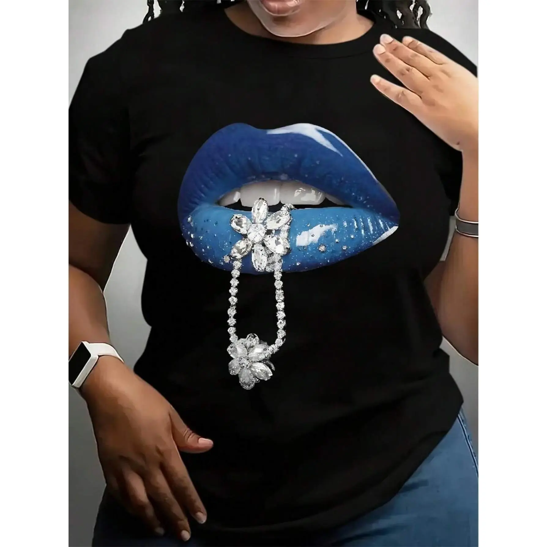 1pc Women's Black T-Shirt with Blue Lips& Diamond-Studded Chain Print- CASUAL Crew Neck, Short Sleeve, Micro Stretch Fabric, Perfect for Summer Wear, Blouse 1"SPORT""Athleisure"
