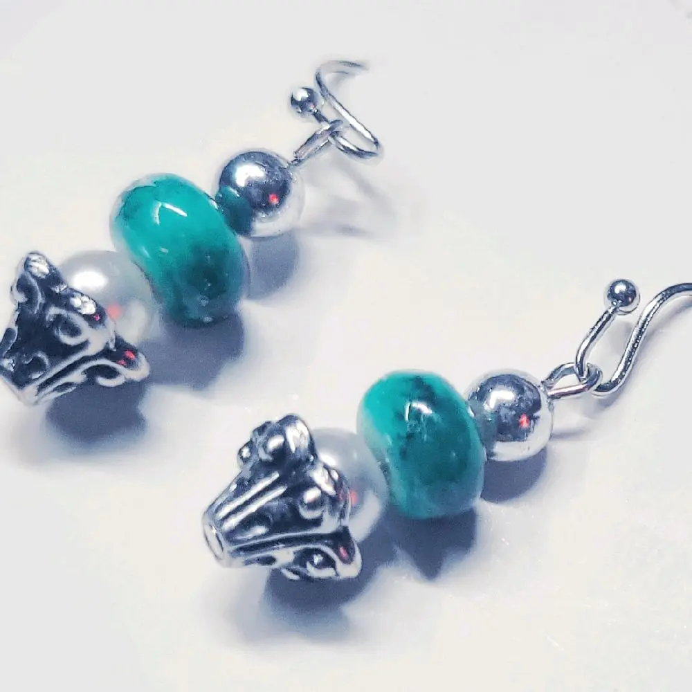 Green glass bead tulip dangle drop pierced earrings