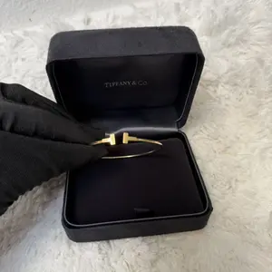 Pre-owned Tiffany & Co. Metal Bag Accessories Tiffany T Wire Bracelet, Bag Accessory for Luggage & Bags