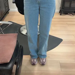 Pacsun Women's Zoe Low Rise Girlfriend Jeans Light Blue Wash