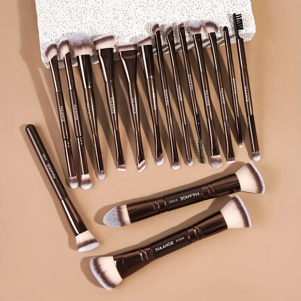 Maange 16-Piece Makeup Brush Set, Foundation Brush, Concealer Brush, Blush Brush, Eyeliner Brush, Face Makeup Brushes, Cosmetic Brushes Kit, Blurring Brush Set With Brush