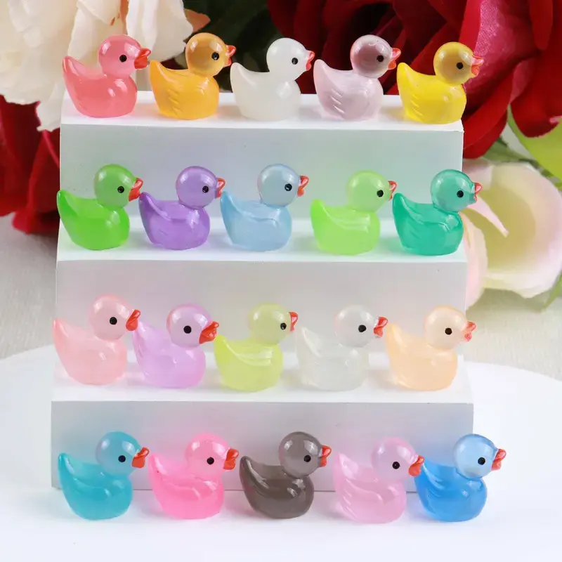 100 Pcs Glow-In-The-Dark Mini Duck Figurines, Decorative Duck Figurines, Decoration Items, Mixed Colors Resin Ducks Decorations, Cute Office & Home Party Gifts, Resin Animal Sculptures, Resin Animal Ornaments, Resin Ornament Set
