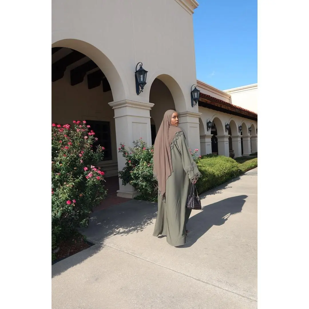 L A C E - NIDA CLOSED ABAYA L A C E - NIDA CLOSED ABAYA