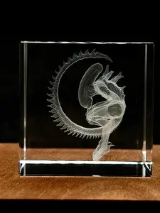 Alien Xenomorph Embryo 3D Crystal Engraving - Sci-Fi Laser Crystal Display with Depth, Clean Transparency, 40 × 40 × 40 Mm Size for Alien Collectors, Desk Setups Home Decor Statue Figurine