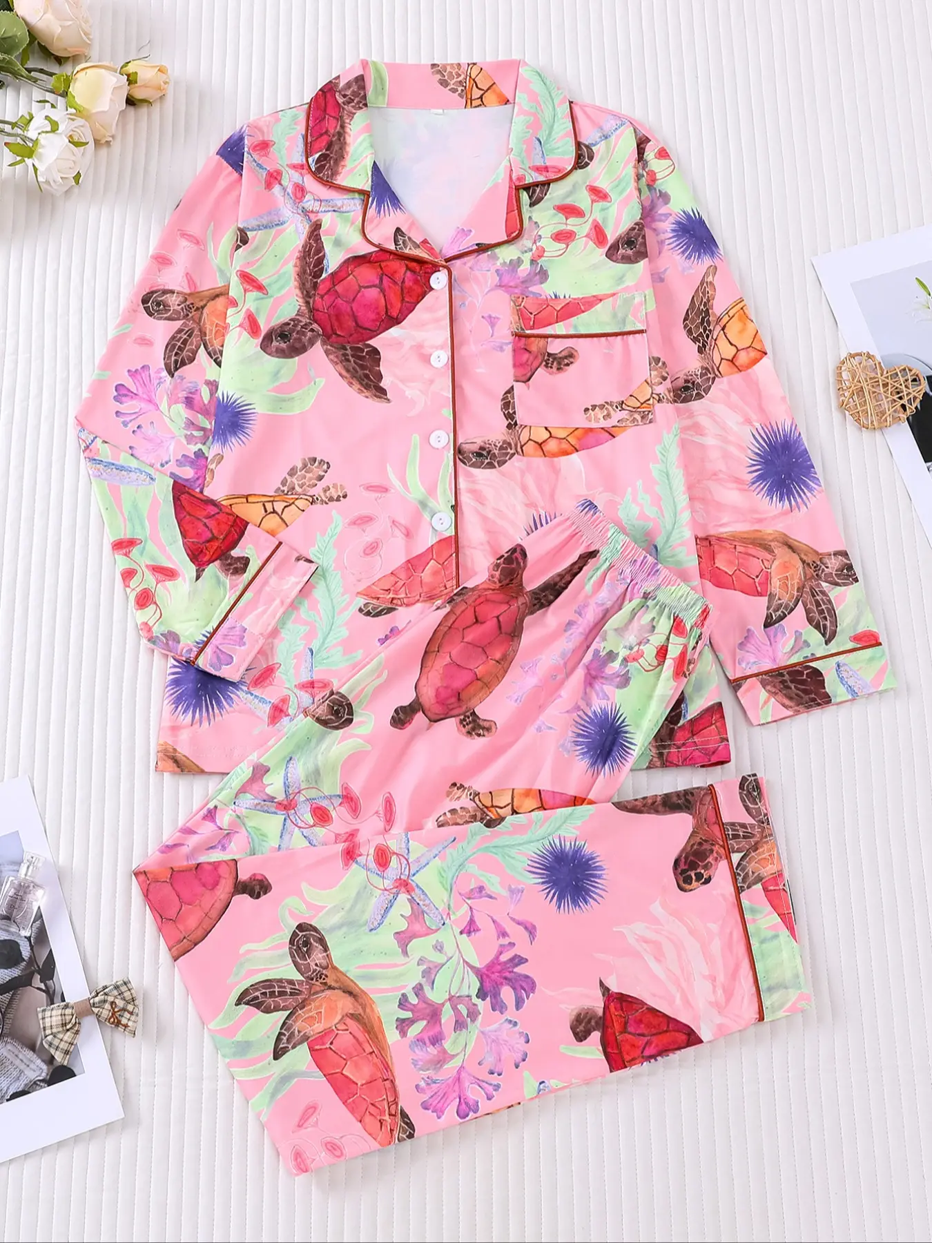 2-piece women's pajama set with turtle print, long-sleeved top and pants, small pockets, comfortable, soft, skin-friendly, smooth, and elastic waistband. Suitable for all seasons, casual loungewear and pajamas.