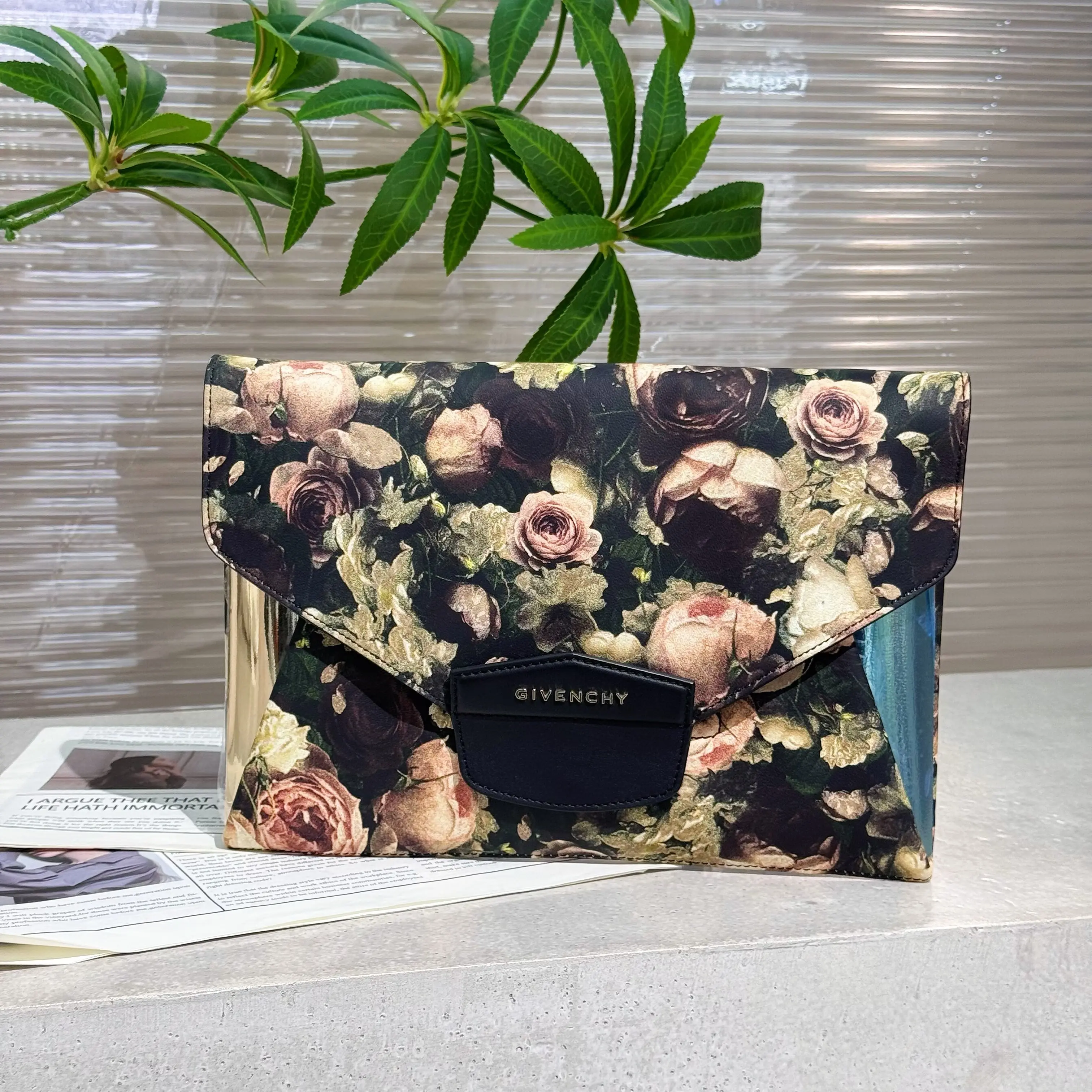 Pre-owned Calfskin Small Leather Goods Givenchy Floral Print Clutch/Pouch
