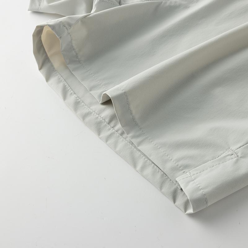 Men’s solid-color casual shorts with zippered pockets; summer fashion drawstring athletic shorts suitable for fitness and outdoor wear; comfortable shorts with a casual, minimalist style featuring letter print and drawstrings.