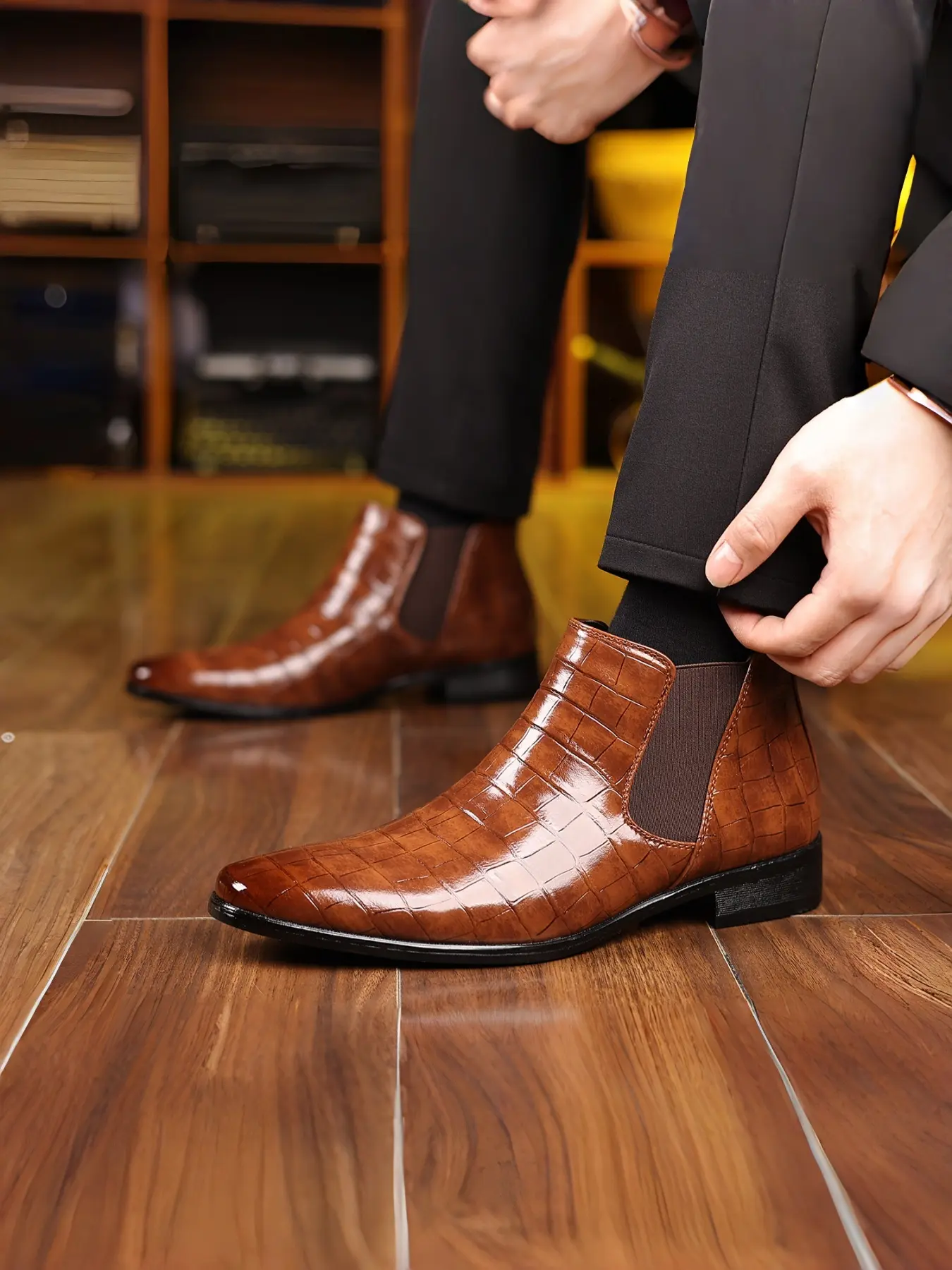 Chelsea Boots with Glossy Finish, Crocodile Pattern PU Leather, Casual Above Ankle Closed Boots, All Seasons, Rubber Sole