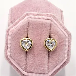 Small Heart Shaped Stud Earrings, Gold-Coated Metal Versatile Clip-On Fashion Accessory, Unisex Gift Jewelry, Heart Shaped Earrings, Studs Earrings