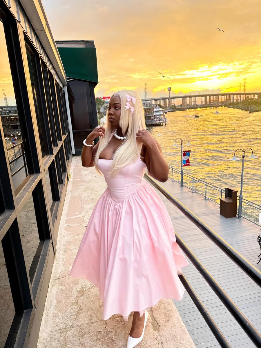 Item: HD 13X6 Lace Front Wig, 24 inches 