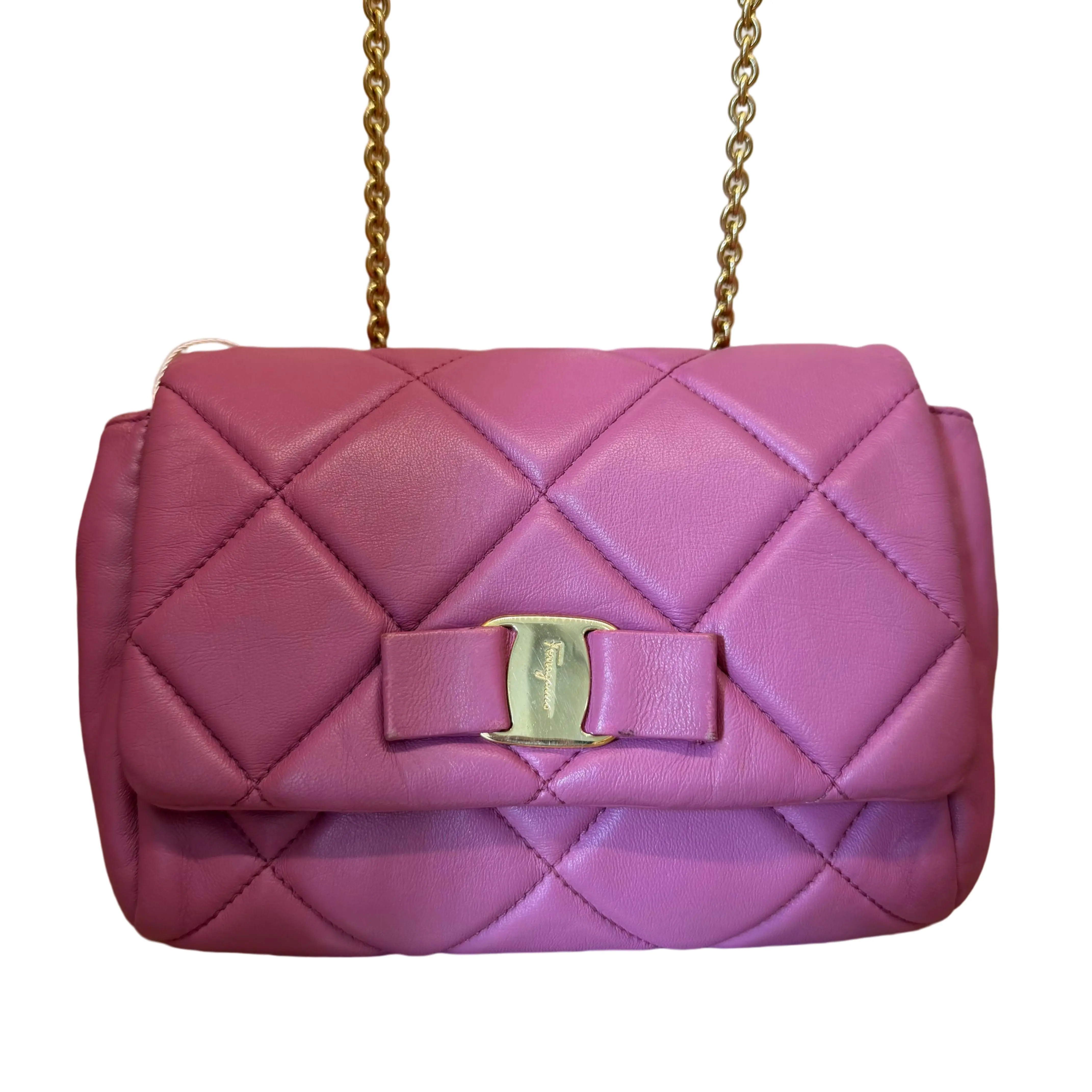 Pre-owned SALVATORE FERRAGAMO Pink Quilted Leather Shoulder Bag Crossbody Bags with Chain Detail, Elegant Design, Quilted Texture, Sleek Appearance
